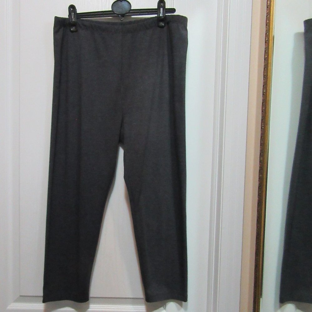 New Boutique Dark Grey Capri Leggings size 2X